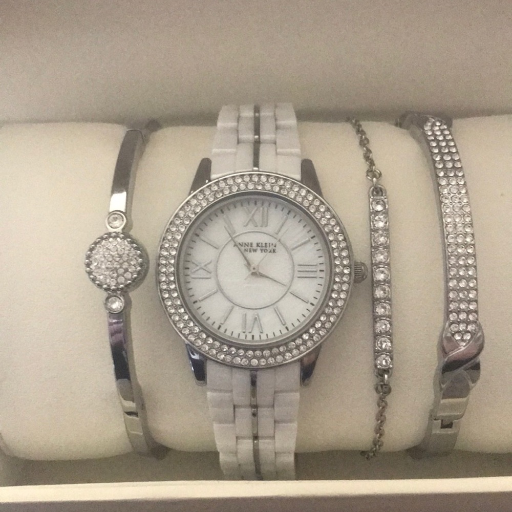 White ceramic Anne Klein watch w/bracelets